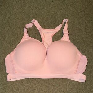 Victoria’s Secret sports bra size 38C